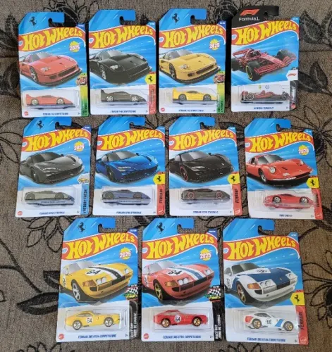 Coleção 11 Ferrari Hot Wheels.
