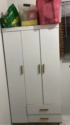 Vendo esse guarda roupa infantil semi novo