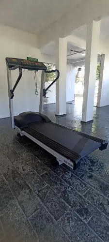 VENDO ESTEIRA PROFISSIONAL MOVEMENT LX 160 G2.