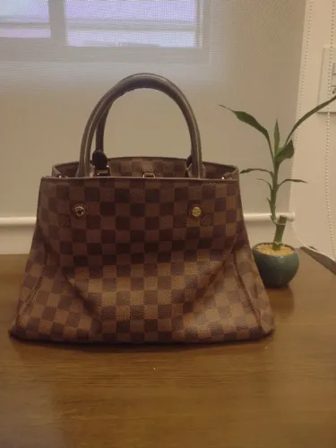 Bolsa Louis Vuitton com divisórias
