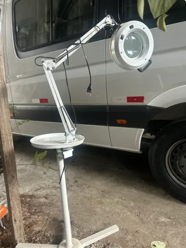Vendo lupa com tripé 