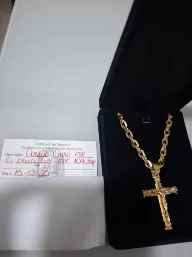 Cordão de ouro 18k com crucifixo com 109.1g