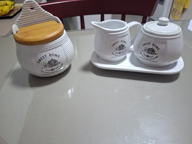 Lindo conjunto de saleiro, leiteira e açucareiro Lyor