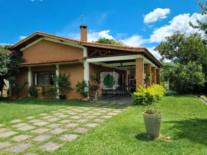 Casa grande com quintal e infraestrutura completa próximo ao centro à venda, 556 m² por R$