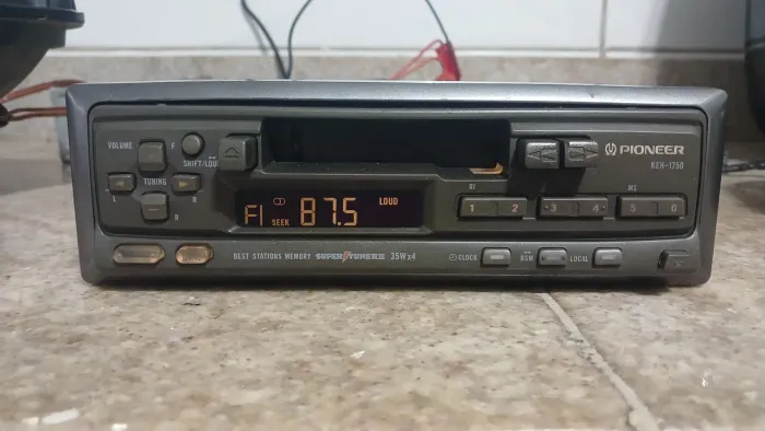 Toca fitas Pionner KEH-1750 com Bluetooth em ótimo estado 