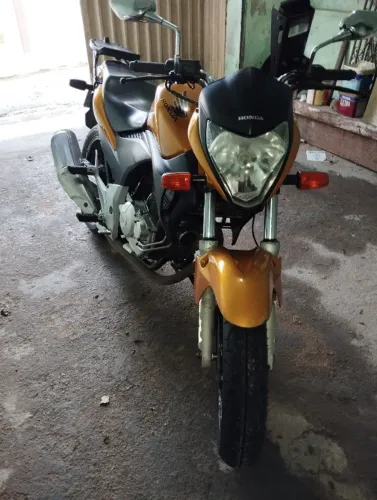 Honda CB 300R - VENDO OU TROCO