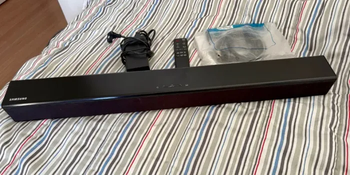 Soundbar Samsung 80 W 2.2 Canais HW-J250A