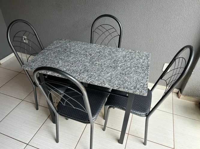 Jogo de mesa 4 cadeiras NOVO