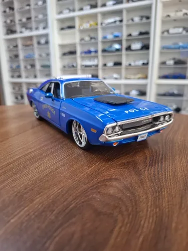 Miniatura Police Maisto 1/24 Dodge Challenger R/T Coupe 1970 AllStars