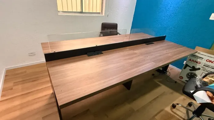 Estação/mesa para escritório 4 lugares