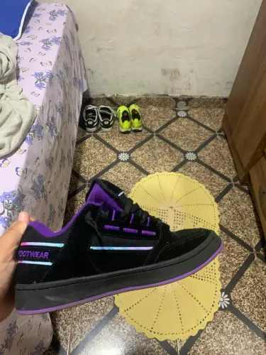 Vendo par de de sapatos tesla em perfeitas condições