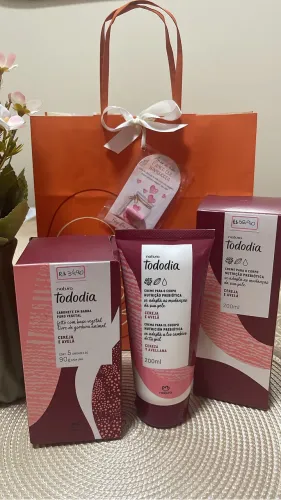 Kit Presente Cereja e Avelã Natura Dia das Mães