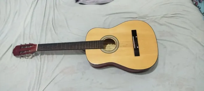 Violão novo, só foi usado uma vez