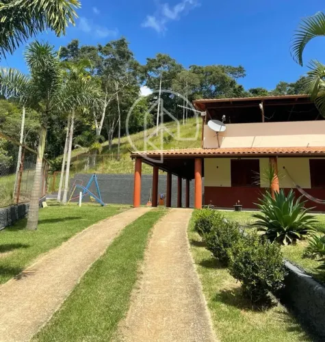 Chácaras e Granjas à venda em Chácara-MG: Imóvel com 5 quartos, 1 suíte, 1 sala, 2 banheir