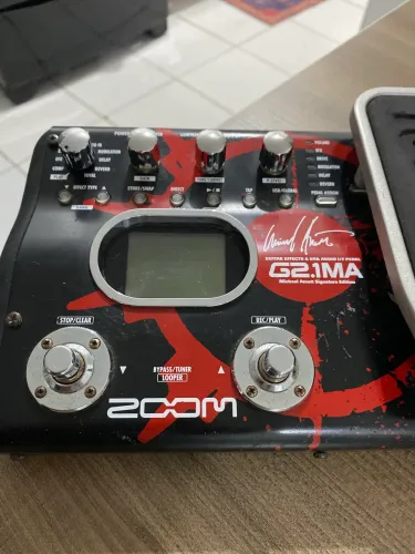 Pedaleira Zoom G2.1MA Michael Amott Signature + Fonte Original