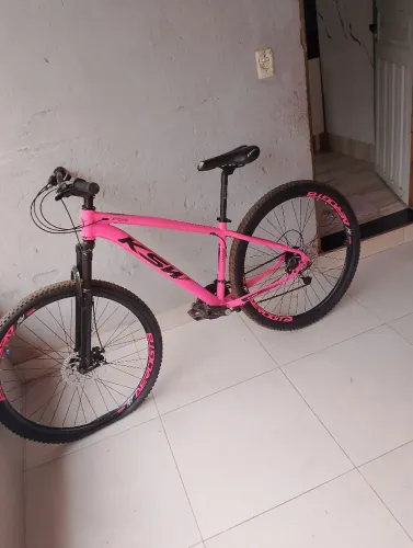 Vende se bicicleta aro 29 só 2 meses de uso pra vender logo não troco só dinheiro mesmo