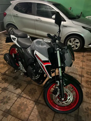 Fazer 250 recém comprada na loja