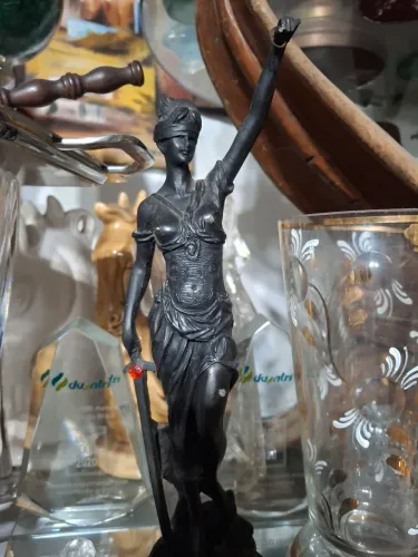 Estatua deusa da Justiça