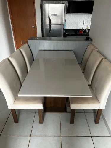 Mesa de 6 lugar com cadeiras