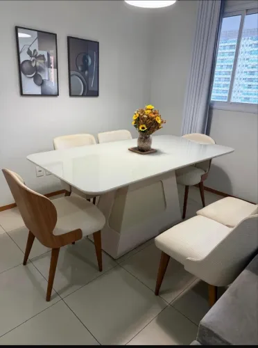 Mesa e cadeiras seminovas/ venda apenas por motivo de mudança