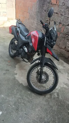 VENDE-SE OU TROCO POR MOTO MENOR<br>VEM QUE TEM ROLO<br><br><br> ? Shineray SHI 175 Cross 2023 ?<br>