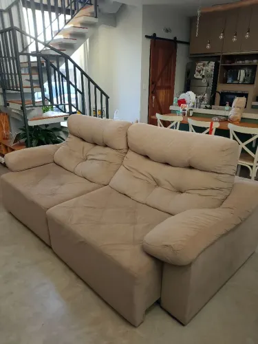 Sofá com chaise retrátil 4 lugares