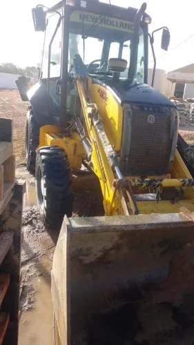 Retroescavadeira New holland para alugar, b110c