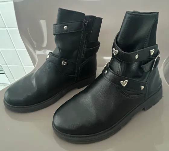 Bota infantil preta n 32
