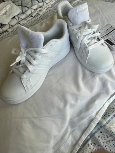 Tênis feminino Adidas novo