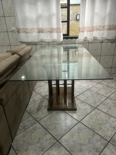 MESA COM TAMPO DE VIDRO