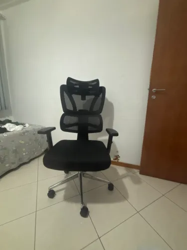 Cadeira de Escritório Comfy Bliss Preta Tela Mesh Preta, Giratória, Encosto Ajustável 