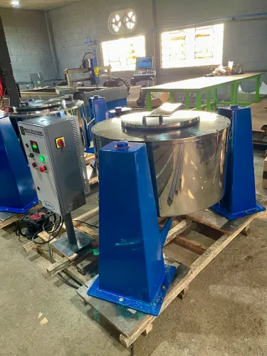 Centrifuga de roupas industrial marca SUZUKI