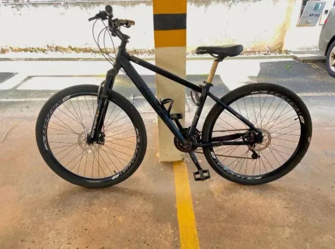 Bicicleta Aro 29 em bom estado.
