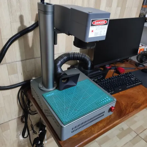 Fiber laser de 50w ideal para gravação em metal.
