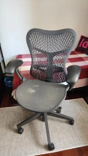 Cadeira Herman Miller Mirra 2