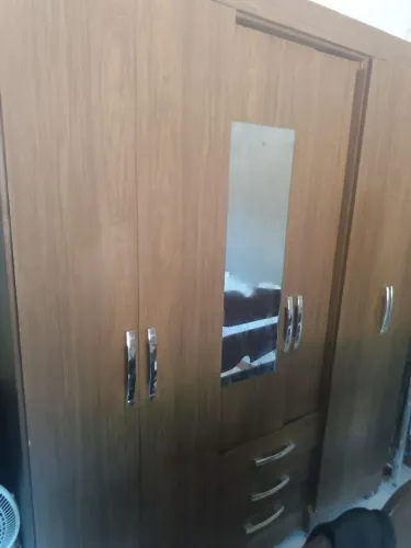 Guarda-roupa semi novo , em ótimo estado