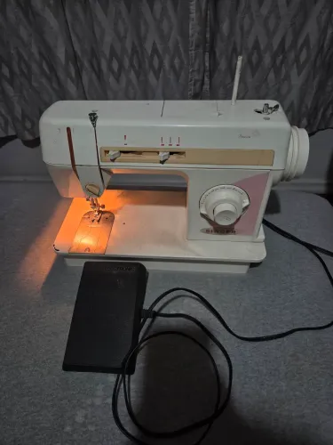 Máquina De Costura SINGER SEWING MACHINE COMPANY LP402B