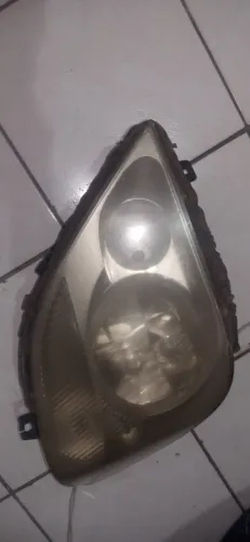 Farol para Sprinter do lado Direito vendo por 270.00. Em boas condições.