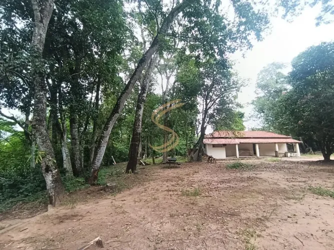 Privacidade garantida, cercada por mata nativa. Afastada da cidade !
