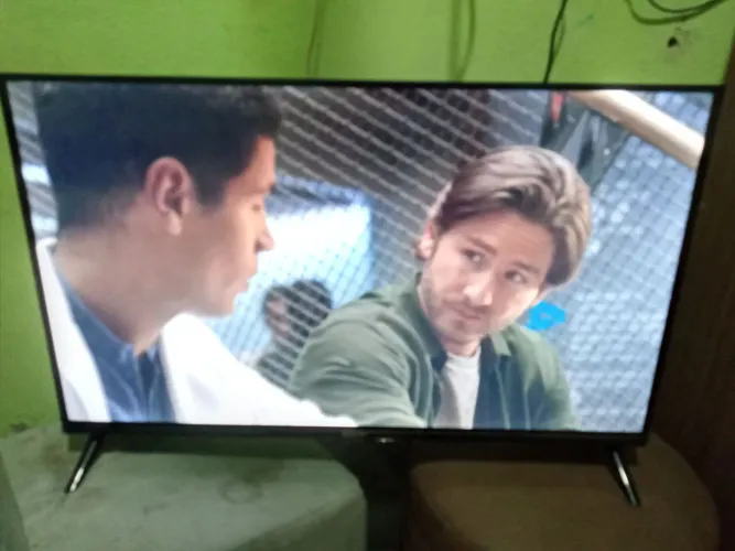 TV 32pol HD TV Semp 8 meses de uso 