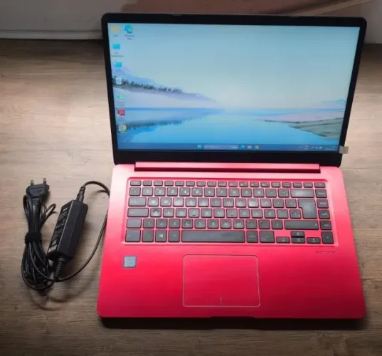Notebook Asus i5 8ª Ger / 8 GB Ram / 240 GB SsD / 1 a 2 Hrs Bateria / tela 15.6 Pol /Carre