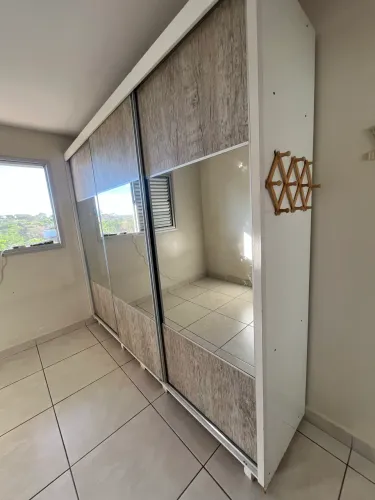 Guarda Roupa grande com espelho 