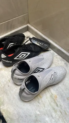 Chuteira de campo e society umbro