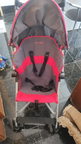 Carrinho para criança Guarda chuva Marca Maclaren....Novo unico dono....conservado...