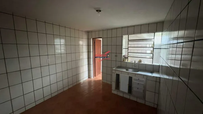 Kitnet para Aluguel | 1 Quarto | Fundo | Ponte Nova, MG