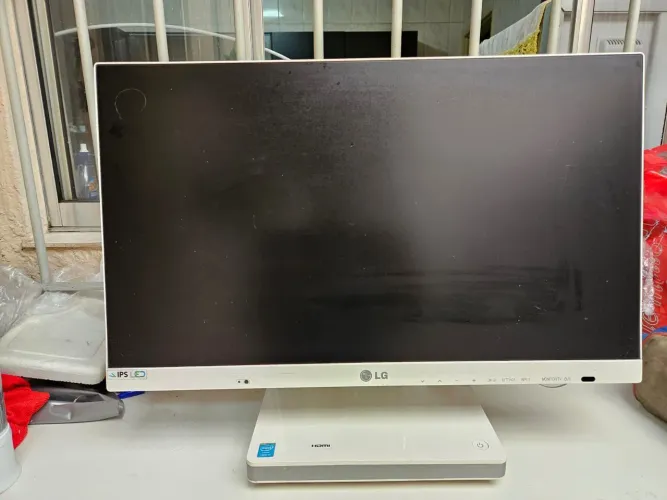 Computador All In One LG Branco. (Parou de funcionar))
