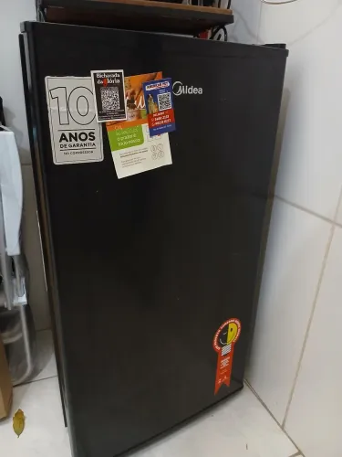 Frigobar Midea 93 litros usado