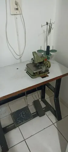 Máquina de costura overclock star