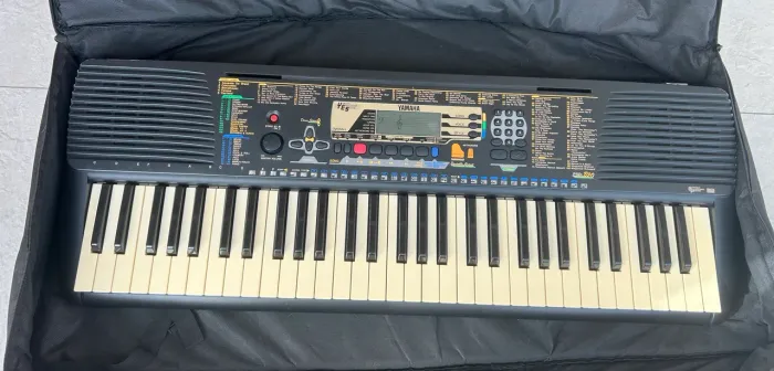 TECLADO ARRANJADOR YAMAHA B20 (POSSUI RITMOS BRASILEIROS)