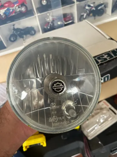Farol Harley Davidson Iron 883 (Bloco Óptico + Grelha)